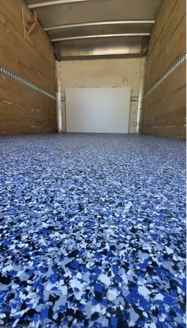 Resin4U job: blue flake floor