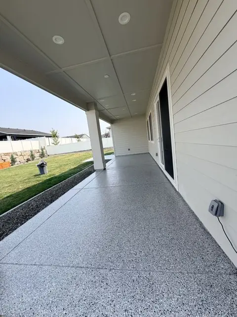 Resin4U job: covered patio day