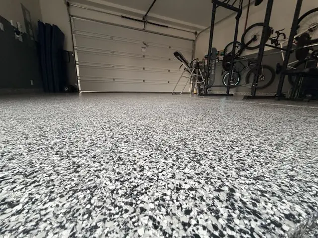 Resin4U job: garage flake lowangle