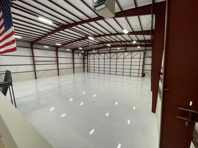 Resin4U job: hangar white epoxy