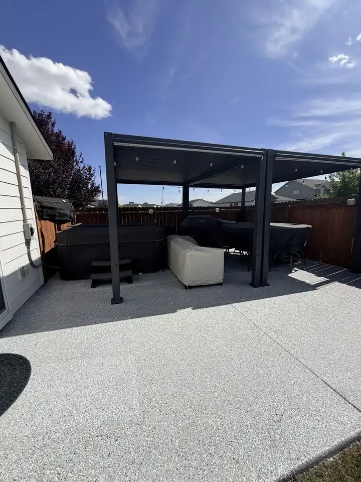 UV-stable polyaspartic flake coating on a backyard patio