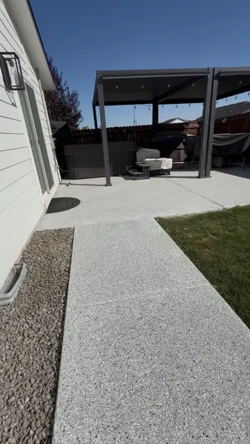 Resin4U: flake walkway leading to a covered patio