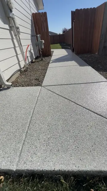 Resin4U: flake-coated side yard walkway