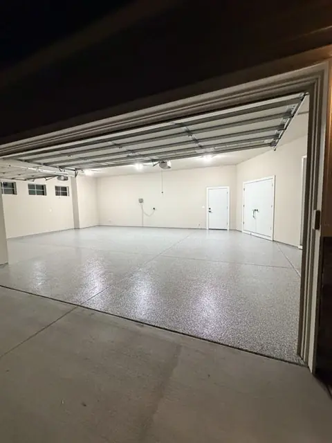 Epoxy vs. Polyaspartic: Which Garage Floor Is Right for Idaho?
